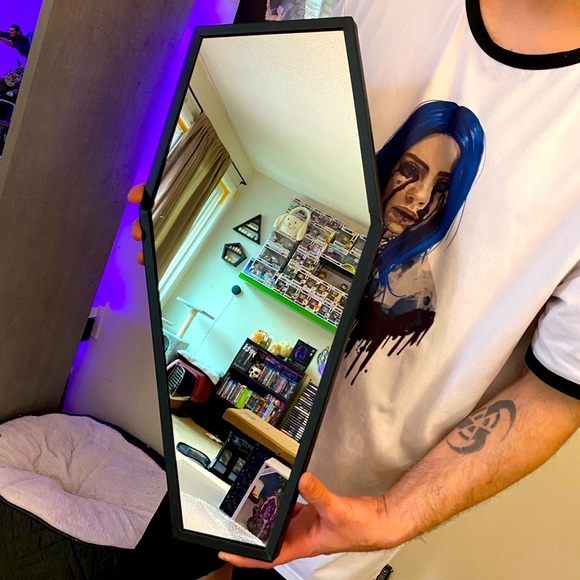 20 Inch Coffin Mirror - Picture 4 of 4